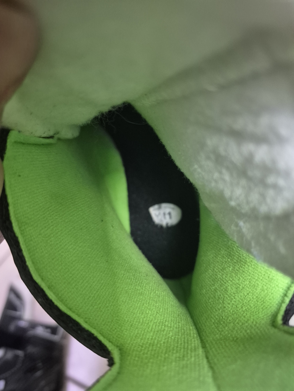 Bauer Youth Black and Green Hockey Skates - Picture 4 of 5